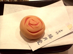 薔薇の形の和菓子