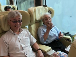 しまかぜ車内