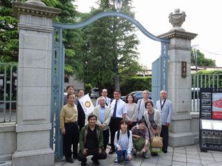 長楽館前で記念撮影